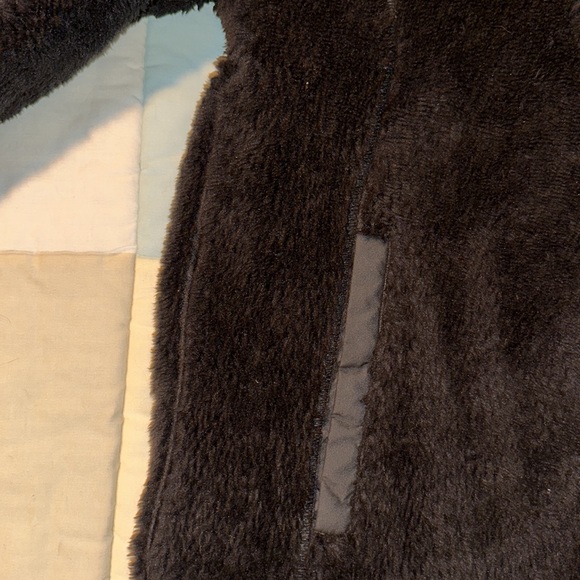 Blue and black/ North face jacket/XL boys - Picture 3 of 4